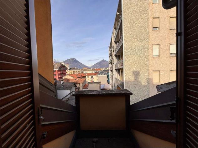 V000571 - TRILOCALE SU DUE LIVELLI CON AMPIO TERRAZZO IN PIENO CENTRO - Foto 16