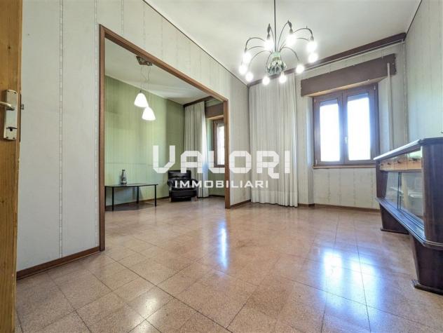 TRILOCALE IN BORGO: SPAZI GENEROSI PER TUTTA LA FAMIGLIA