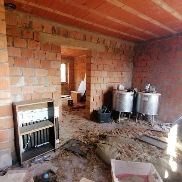 Nella Frazione dell'Elmo nel comune di Sorano, dove sono presenti i servizi di prima necessità, a 10 km da Sorano e relative terme, 11 km da Pitiglian - Foto 13