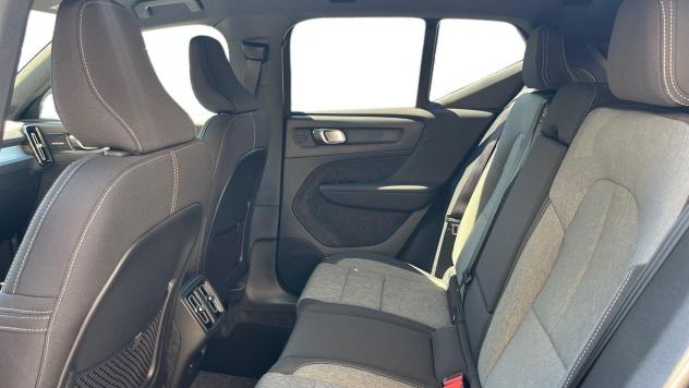 Volvo XC40 B3 automatico Plus Black Edition - Foto 6