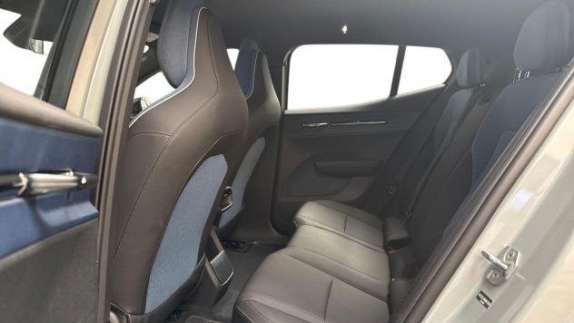 Volvo EX30 Single Motor Extended Range Plus - Foto 6
