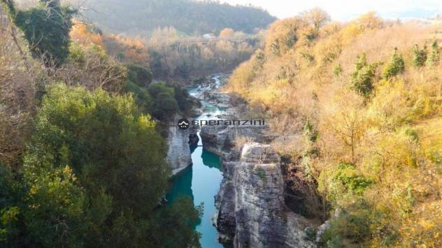 Nel cuore pulsante di fossombrone, in una posizione di prestigio su corso garibaldi, proponiamo in vendita/affitto locale commerciale di circa 25 mq a - Foto 2