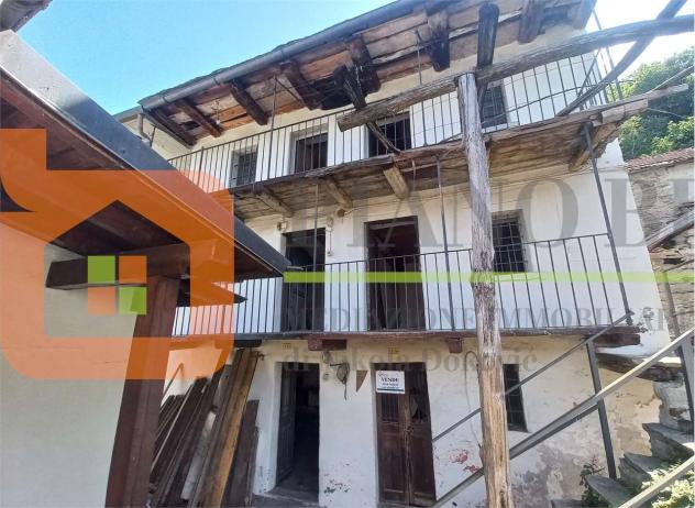 V000450 - CASA ANTICA CON RUSTICI E TERRENO - Foto 2