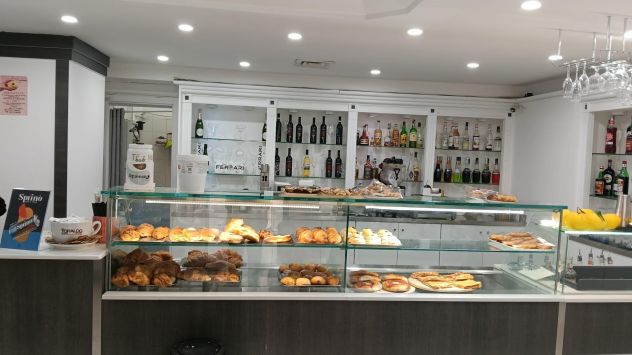 CEDESI ATTIVITA' ☕ Hai sempre sognato di gestire un bar tutto tuo? - Foto 8