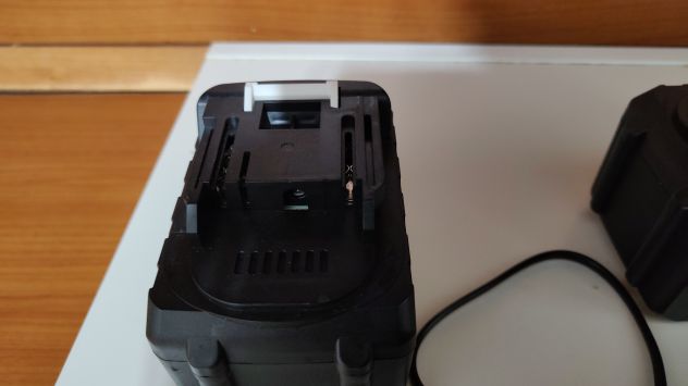 batterie nuove n.2 da 18V-21V da 4.5 Ah +caricatore - Foto 4