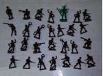 28 piccolissimi soldatini vintage in plastica alto circa 2 cm an 60/70