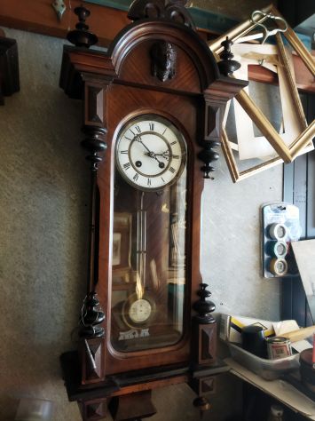Antico orologio da parete dell'Ottocento
