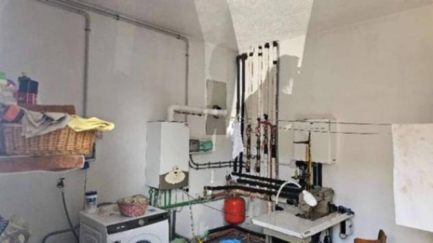 Immobile in asta di 322 m² con più di 5 locali e box auto doppio in vendita a Borgomanero - Foto 5