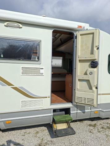 MOTORHOME MOBILVETTA IVECO DINETTE LETTO FRANCESE BASCULANTE GANCIO TRAINO CLIMATIZZATORE GEMELLATO POSTERIORE FOTOVOLTAICO CAMPEGGIO CAMPER USATI G - Foto 5