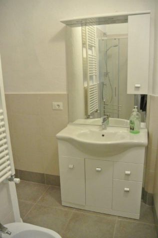PISA CENTRO AFFITTO UN POSTO LETTO IN AMPIA DOPPIA PER STUDENTI - Foto 5
