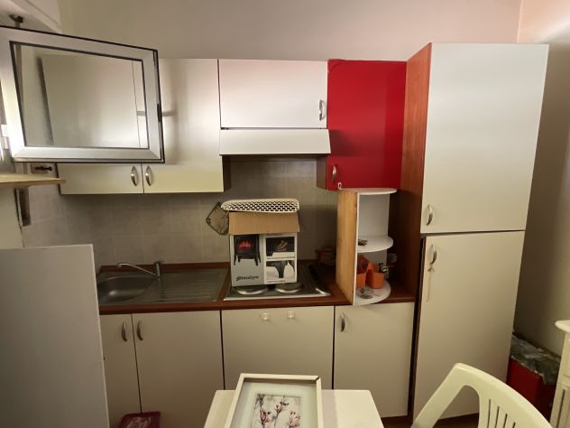Cucina moderna con elettodomestici