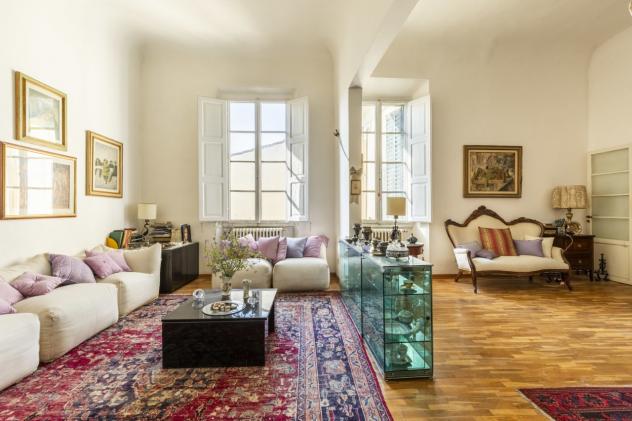 Pentalocale in vendita a Firenze