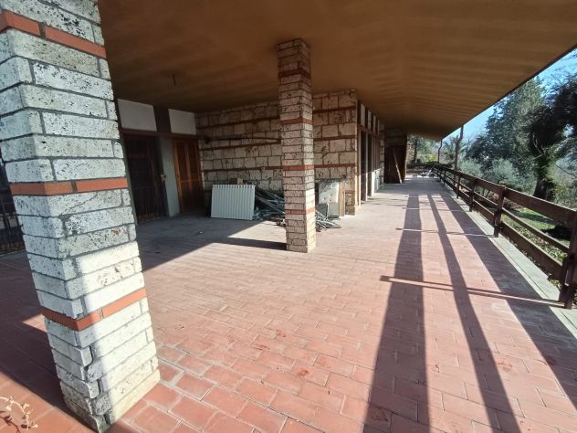 Villa in posizione di prestigio con ampio giardino a Terni - Foto 3