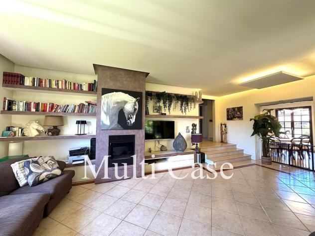 ESCLUSIVA VILLA SINGOLA CON PARCO PRIVATO DI OLTRE 2.100 MQ – CISLAGO (VA) - Foto 9