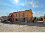 STABILE CON VASTO TERRENO ESCLUSIVO E POTENZIALE EDIFICATORIO - CORIGLIANO