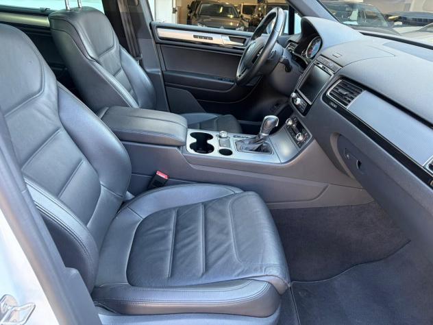 Volkswagen Touareg 3.0 TDI 204 CV tiptronic R-LINE*EURO6*FULL - Foto 10