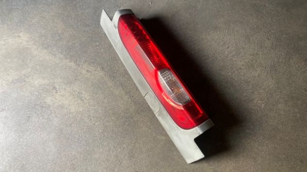 Fanali posteriori Renault Trafic del 2013 - Foto 2