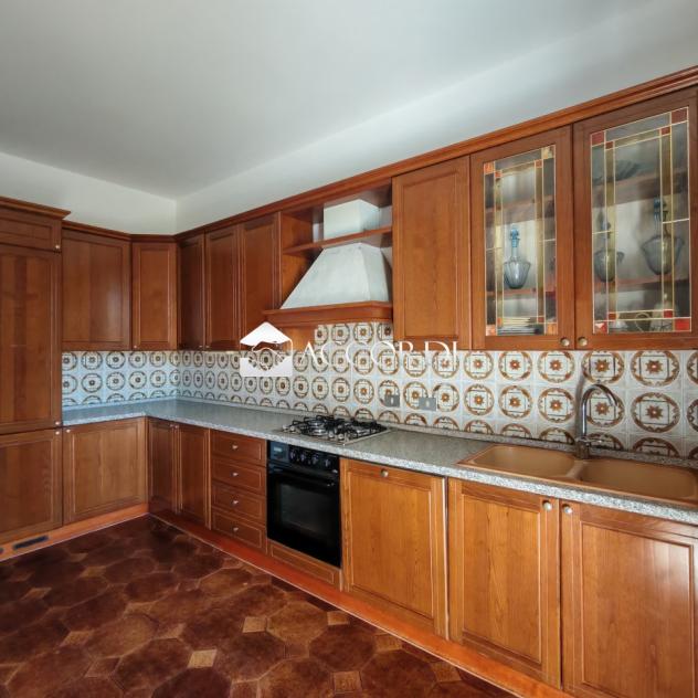 CASA INDIPENDENTE di 7 vani e di 350 mq (CASTELCUCCO) rif. BL109 - Foto 9