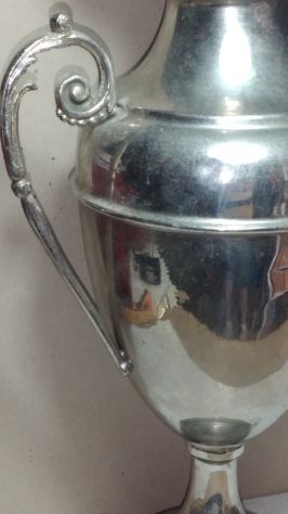 ANFORA IN METALLO , A FORMA DI COPPA , VINTAGE  , ALTA 40 CM . ANNI 60 - Foto 2