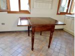Tavolo antico "a tiro" in legno massello con grande cassetto.Già restaurato