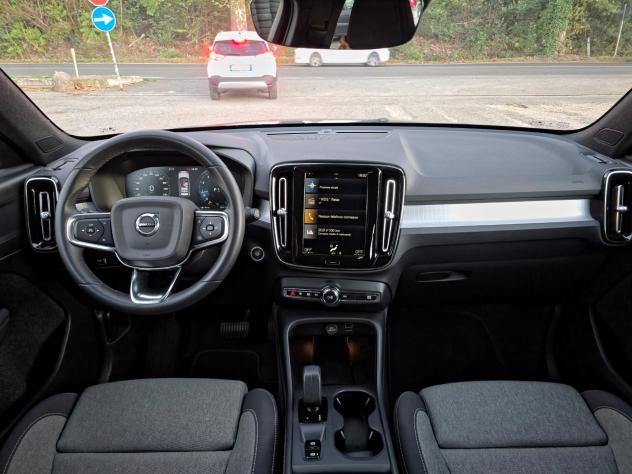 Volvo XC40 T2 automatico Core CV-129 E6 NEO 2024 - Foto 7
