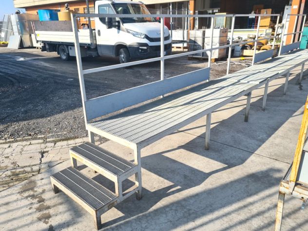 pedane con parapetti e scale usate - Foto 5