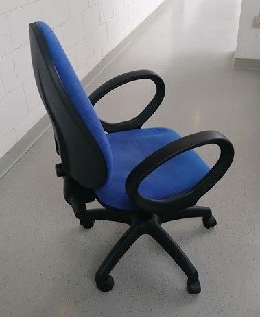 Sedia da ufficio con braccioli e rotelle Vendo sedia da ufficio con braccioli e - Foto 6