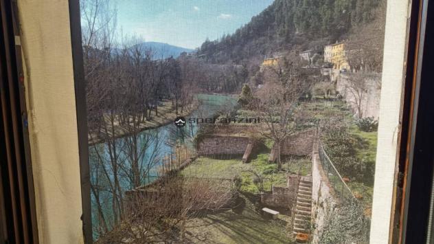 Fossombrone, adiacente al centro storico facilmente accessibile sia con le macchine che a piedi proponiamo in vendita immobile di circa 90 mq con vist - Foto 3