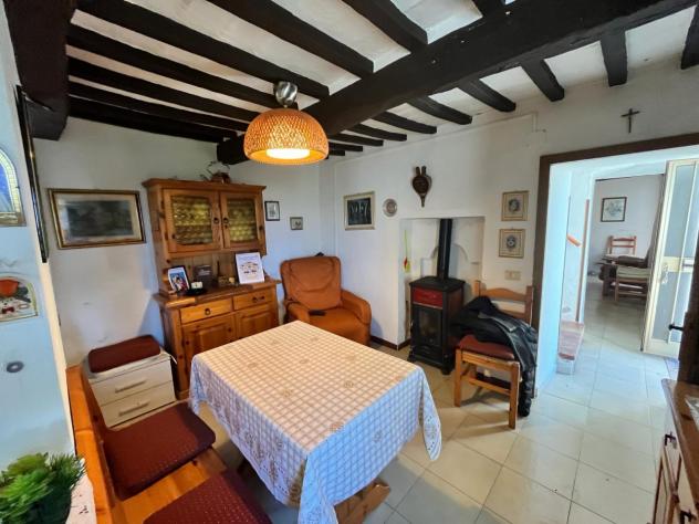 Nel Villaggio di Montebuono, a soli 10 km dalle Terme di Sorano e a 18 km da Pitigliano,
vendiamo un casale di circa 150 mq su due piani composto: Pi - Foto 12