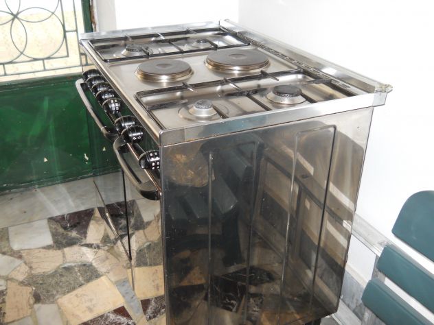 Offro per la vendita una Cucina  in acciaio ,  4 fuochi gas , 2 piastre e forno - Foto 5