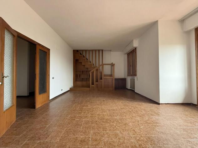 Appartamento in affitto a Siena 140 mq Rif: 1450593