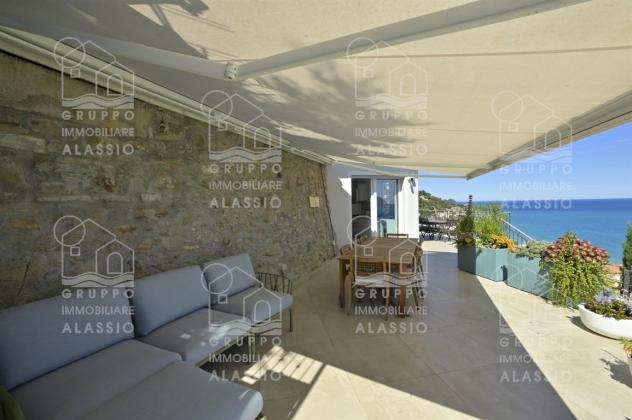ESCLUSIVA PROPRIETÀ DI PRESTIGIO CON VISTA MARE TOTALE, PISCINA PANORAMICA E DEPENDANCE INDIPENDENTE - Foto 18