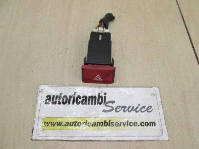 93790-1C500 GRUPPO COMANDO INTERRUTTORE QUATTROFRECCE LUCI DI EMERGENZA HYUNDAI GETZ 1.5 D 60KW 5M 5P (2005) RICAMBIO USATO