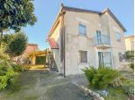 Casa indipendente bifamiliare con giardino e garage