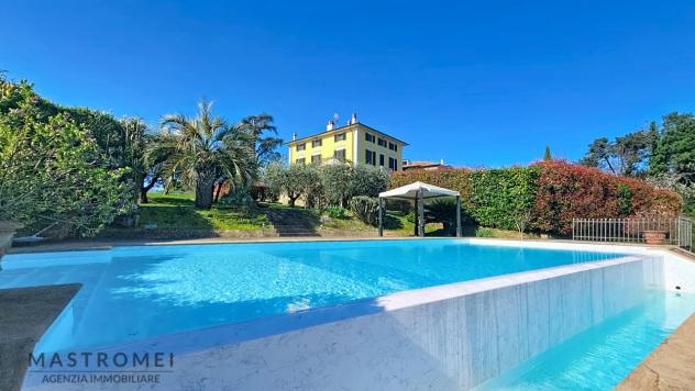 VILLA di 10 vani e di 815 mq (MONTECARLO) rif. 3601