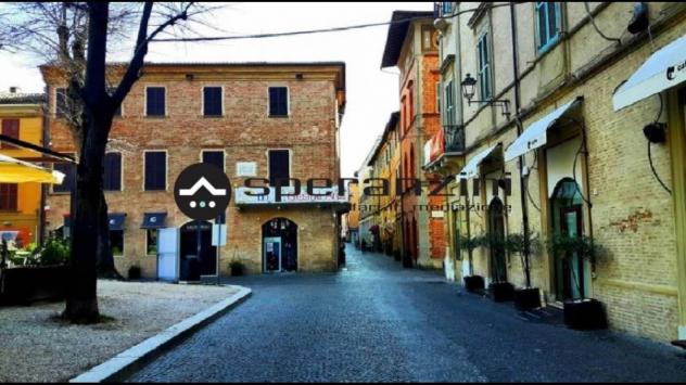 Fano nel centro storico proponiamo in vendita attività commerciale attualmente a ristorantino/gastronomia. il locale di circa 44 mq è completamente at - Foto 2