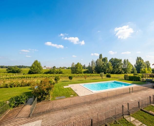 Bilocale con balcone, box auto e piscina - Foto 9