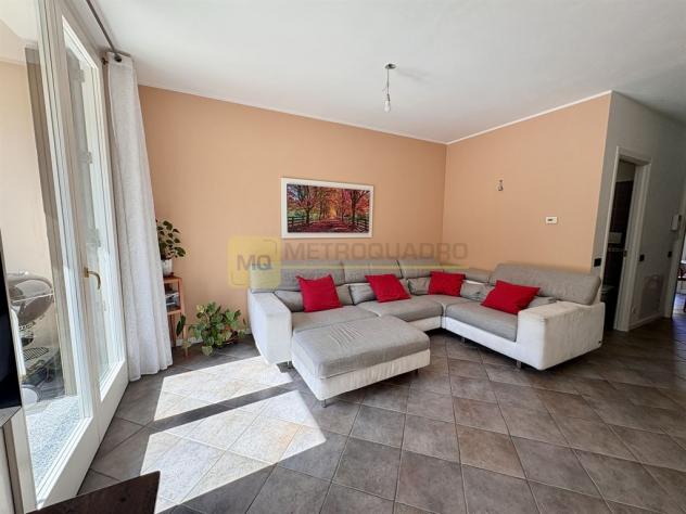 VALMADRERA (LC) - elegante villa a schiera con ascensore interno, doppi giardini e ampi spazi – Valmadrera - Foto 7