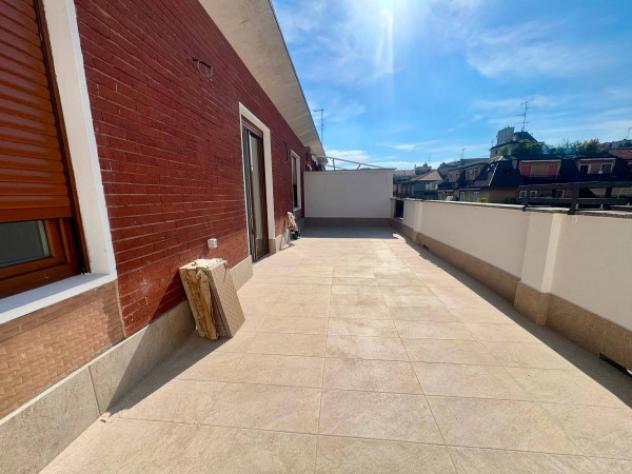 Attico / Mansarda di 103 m² con 3 locali in vendita a Milano - Foto 2