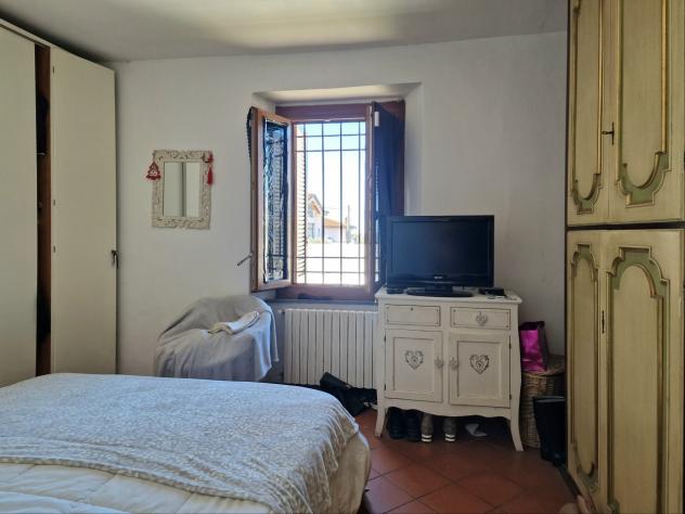 MONTIGNOSO, villetta a schiera con giardino angolare a circa 3,5 km dal mare della Versilia. L'immobile è composto di sala, cucina, disimpegno, camera - Foto 18
