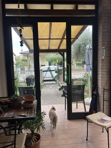 Villetta ad angolo con giardino - Foto 9
