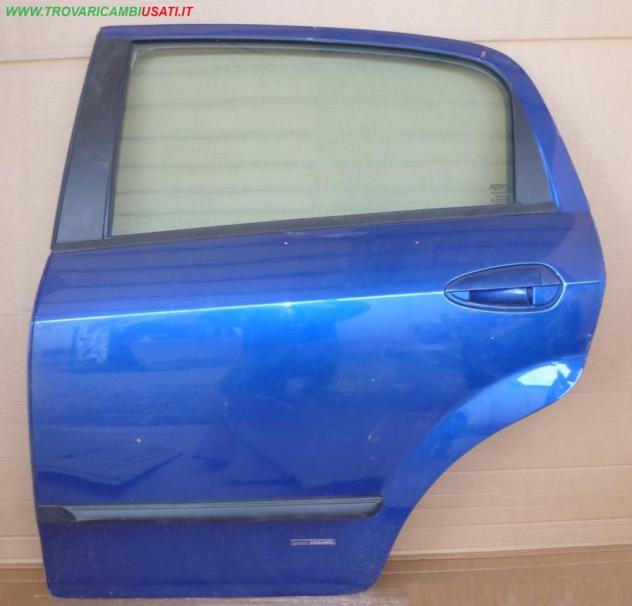 PORTA POST.S. BLU MET. C/ALZ. MAN. E SERR.  Carrozzeria  Lamierati esterni  Porte  Porta post. sx. FIAT - GRANDE PUNTO - 01-09-2005 - 01-12-2011, FIAT