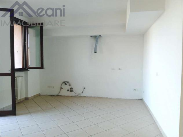 435 C - ESCLUSIVO 3/4 LOCALI CON BOX LIBERO SUBITO - Foto 5