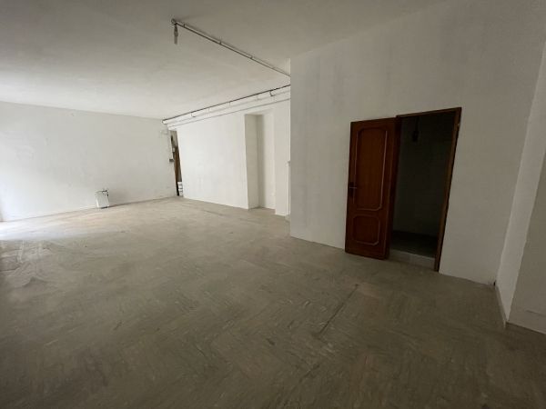 VENDESI LOCALE COMMERCIALE-55Mq-CANNA FUMARIA- 3 VETRINE- WC-PERUGIA CITTA' - Foto 7