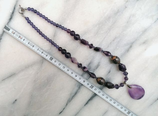 ORIGINALE COLLANA IN AMETISTA NATURALE E CRISTALLI CON PENDENTE IN AMETISTA. - Foto 9