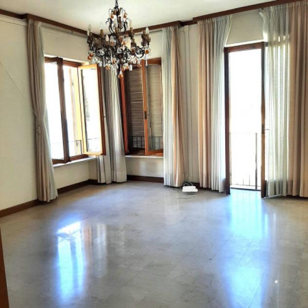 Appartamento di 152 m² con 4 locali e box auto in vendita a Vigevano - Foto 2