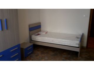 AFFITTASI stanza singola euro 450 in Zona Murri