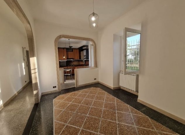 TIVOLI TRILOCALE ARREDATO CON GIARDINO PRIVATO - Foto 4