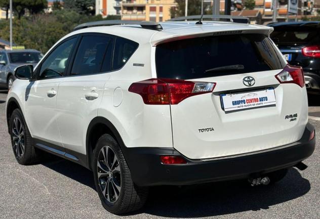 TOYOTA RAV4 2.2D 4WD Lounge White Ed. - 2014 - Foto 4