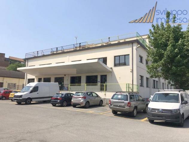 LOCALE AD USO UFFICIO OPEN SPACE ZONA VIALE MONZA - Foto 9